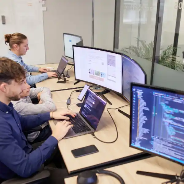 Bureaux Dexon : développeurs en travail collaboratif